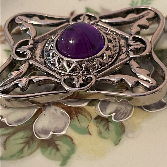 1992 Avon “Bold and Classic” Purple Glass Cabochon Clip-on Earrings & Brooch - Picture 8 of 10